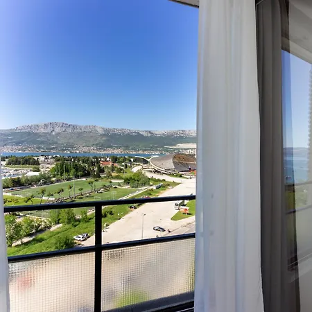 Cozy With A Beautiful View سبليت