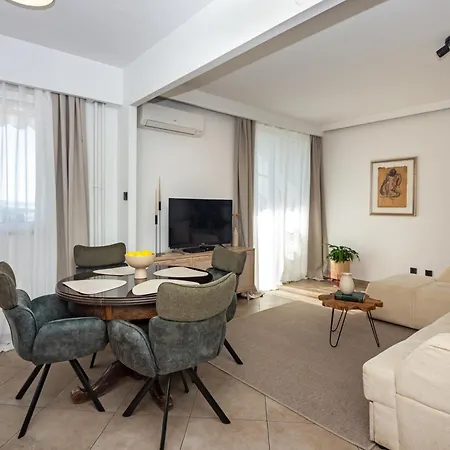 Cozy With A Beautiful View Apartment