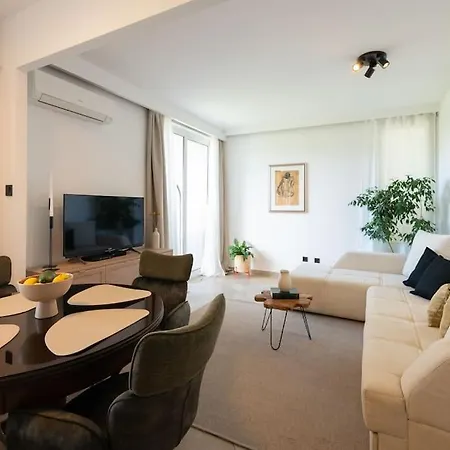 Cozy With A Beautiful View Apartment