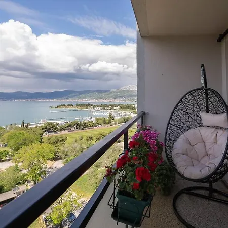 Cozy With A Beautiful View Split