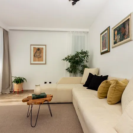 Cozy With A Beautiful View Apartment
